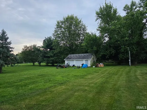 10154 S Walnut St, Walton, IN 46994