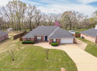 220 Country Club Dr, Benton, LA 71006