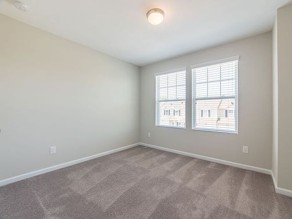 5th image of 549 Claire Ln
