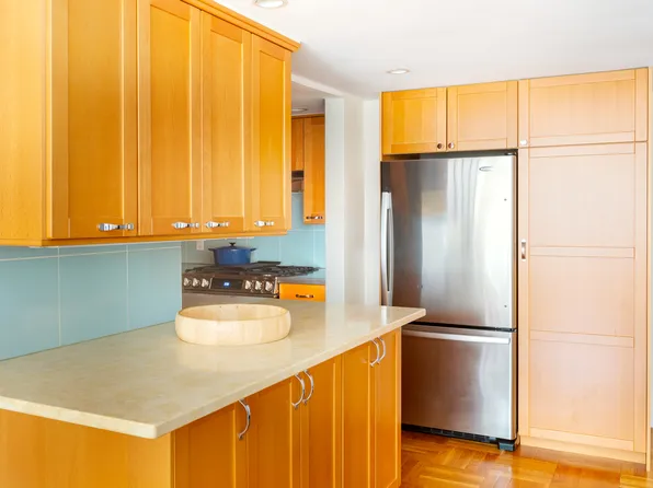 520 East 81st Street 14G image 3 of 7