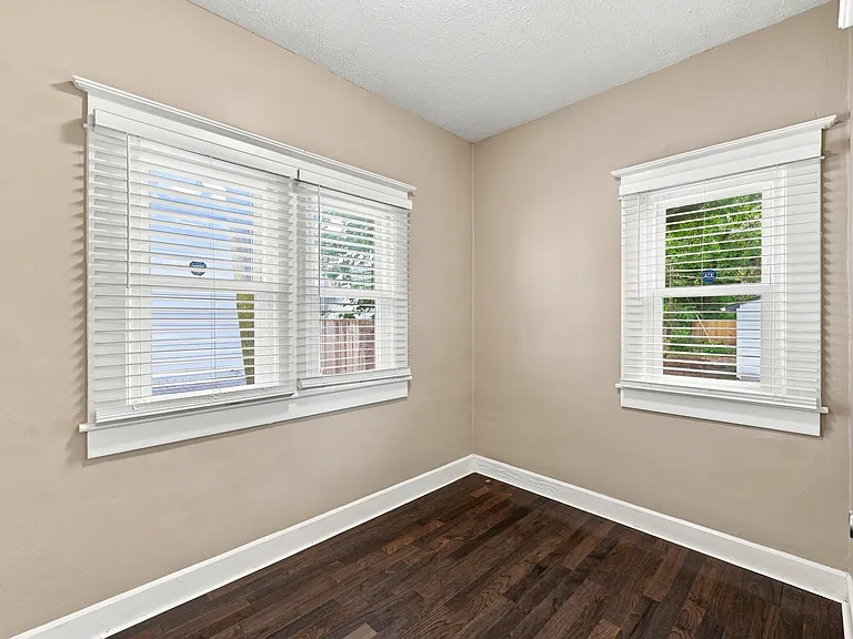 2942 Macpherson Ave — Photo 16