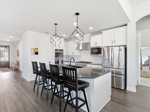 4th image of 603 Crystal View Dr