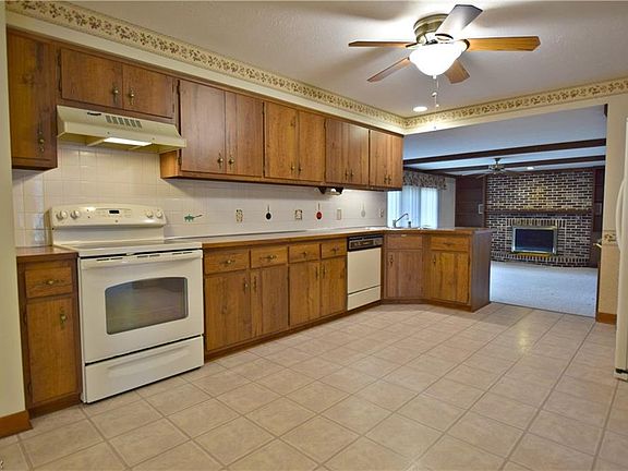 3rd image of 4641 Lisa Ln