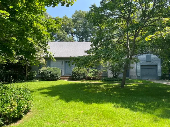 7 Tupola Ln, Mattapoisett, MA 02739