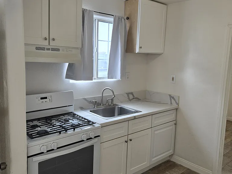 18A E 56th St #18A — Photo 13