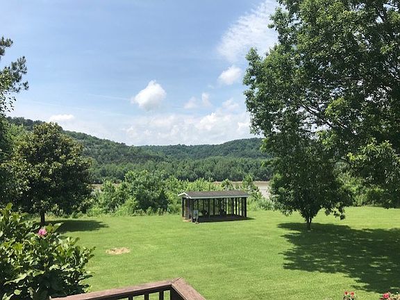 3rd image of 225 Meadows Ln