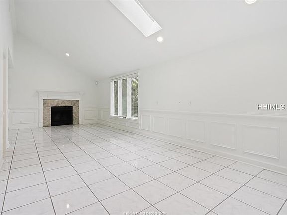 4th image of 19 Oak Marsh Dr