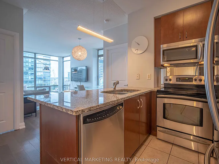 18 Yorkville Ave #1707 — Photo 12