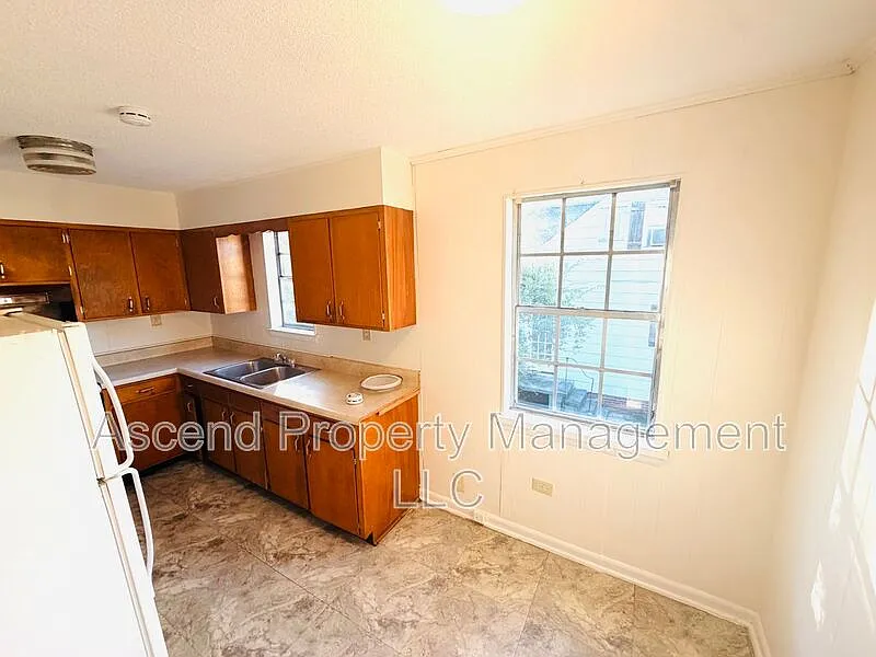 2 bed, 1.0 bath, $1,100 — Photo 4