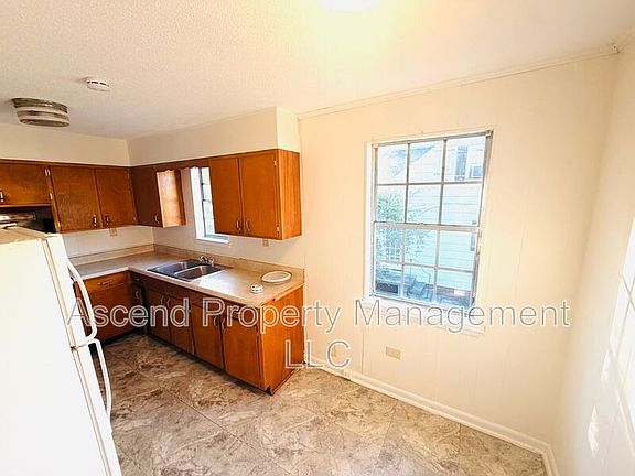 4th image of 4512 Old Mission Rd