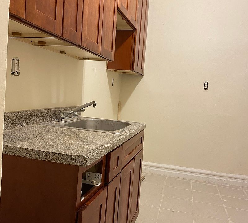 1st image of 78 Hawthorne St #33