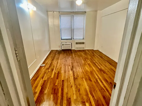 35-20 Leverich Street image 1 of 11