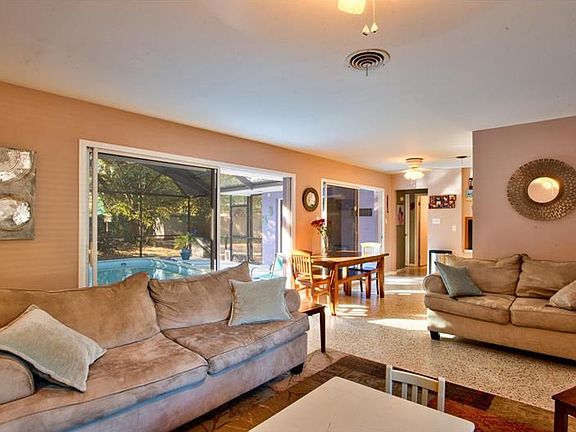 5th image of 402 Country Club Dr