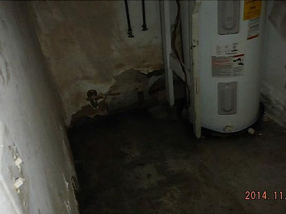 4th image of 810 SW 12th Ct
