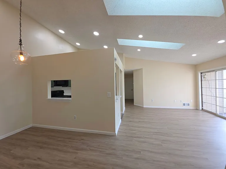 12 Amberly Ct — Photo 3