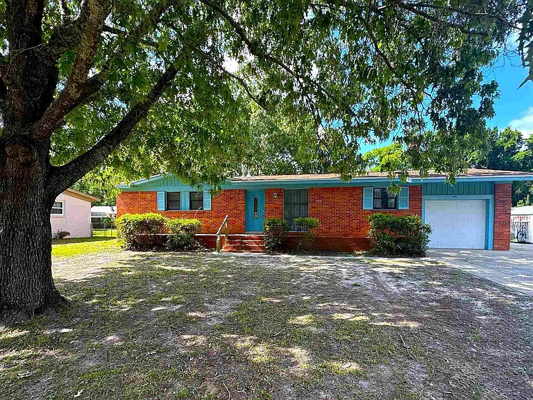 3801 Forest Glen Dr — Photo 1
