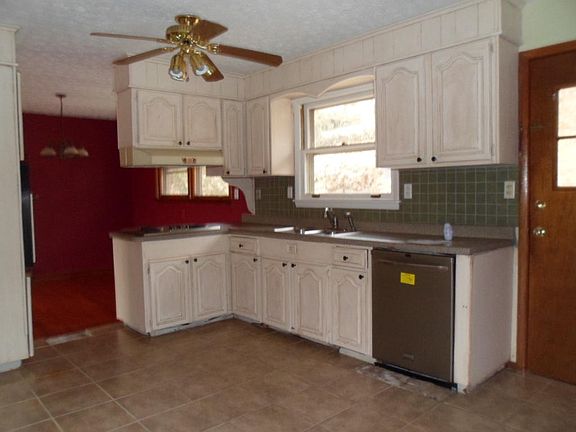 4th image of 1409 NE Autumn Ln