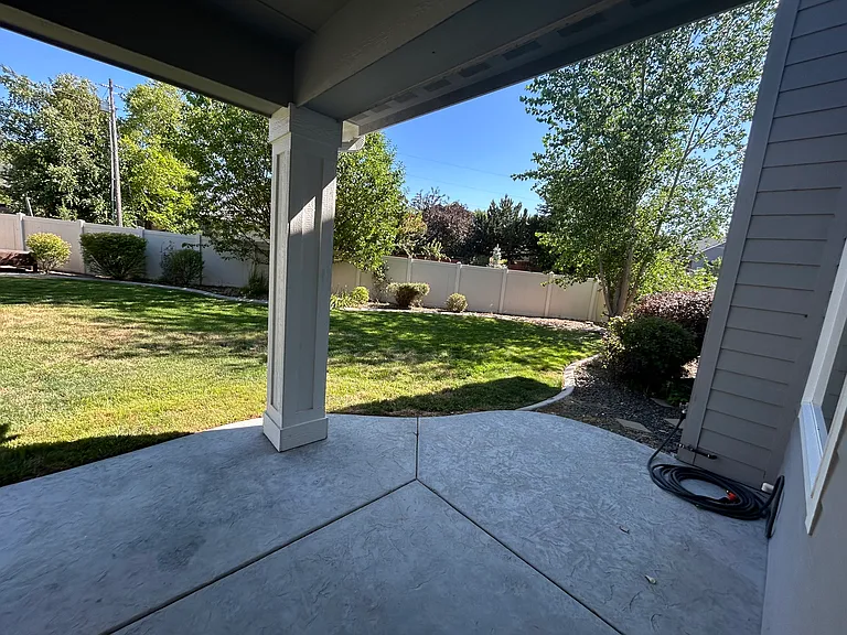 1725 E Bellalucca Ln — Photo 32