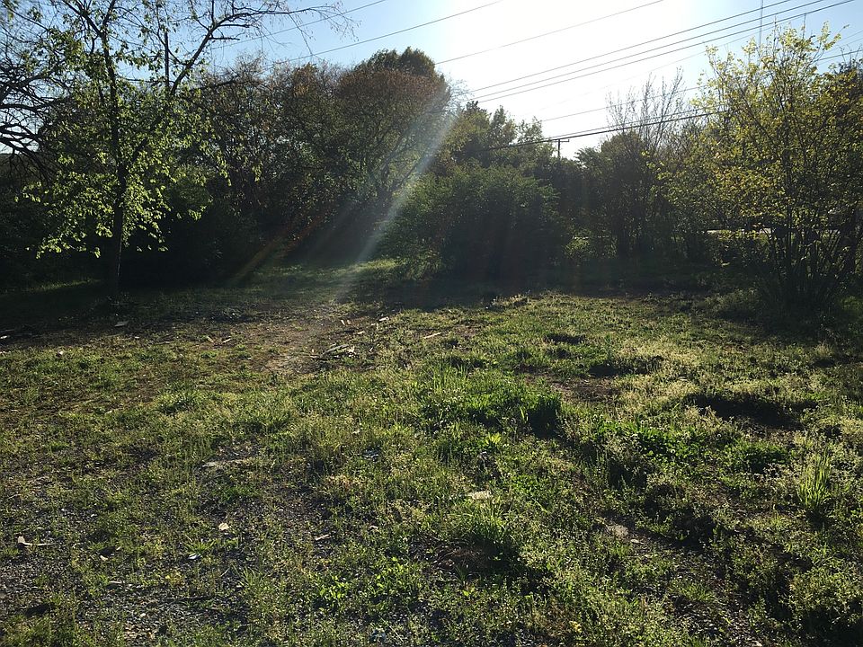 2nd image of 2850 Buena Vista Pike