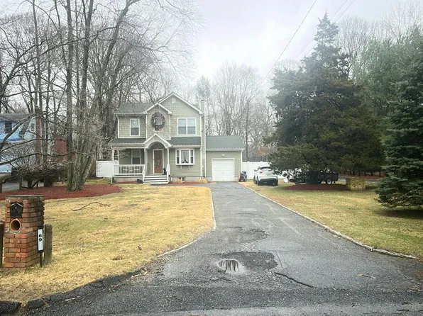 69 Oak St, Centereach, NY 11720