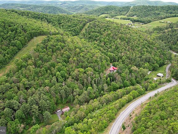 3rd image of 904 Moose Run Rd