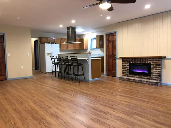 122 Market St, Moscow, PA 18444
