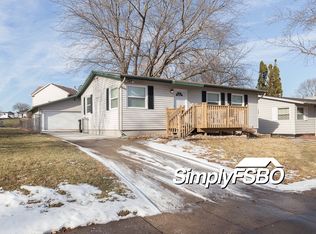 5620 Gaines St, Davenport, IA 52806