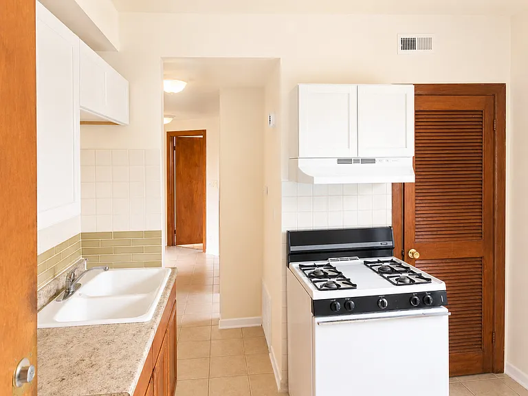 3560 W Cortland St #3RE — Photo 3