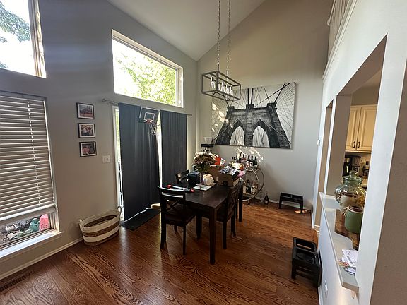4th image of 322 E Tall Oaks Ln