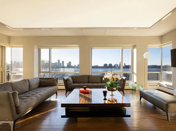 374 W 11th St APT 5, New York, NY 10014