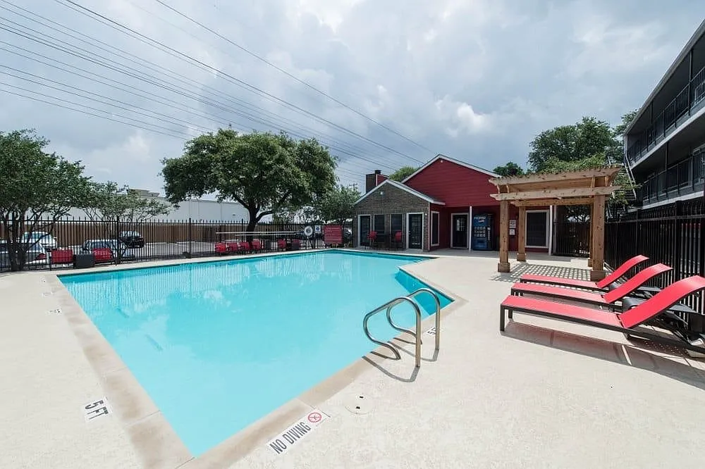 6808 South Interstate 35 Frontage Road, Unit 111 — Photo 2