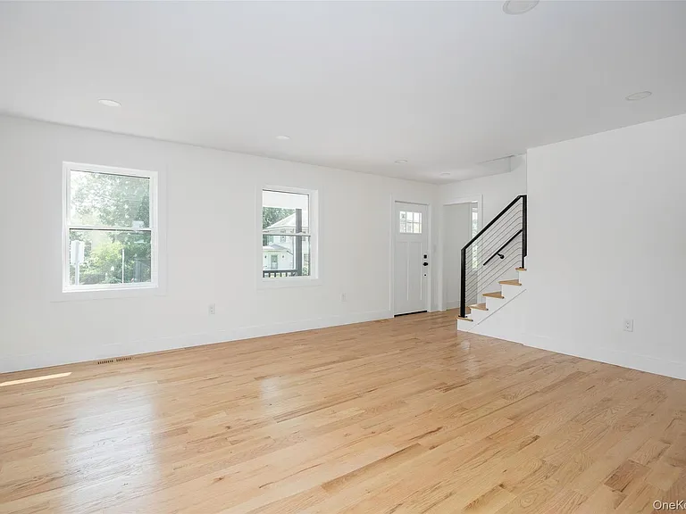 7441 S Broadway — Photo 9