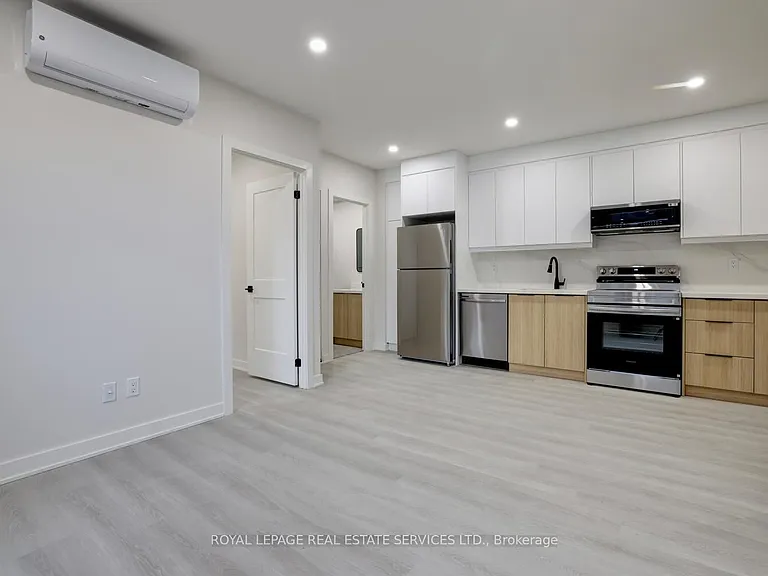 20 Duke St #305 — Photo 24