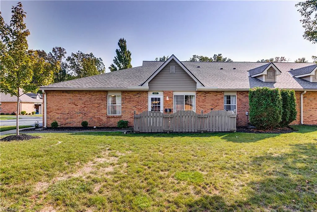 35173 Greenwich Ave photo 1