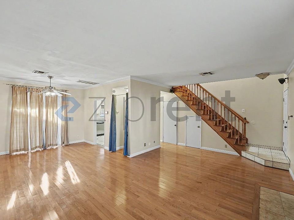 1st image of 6801 Mammoth Ave APT 17
