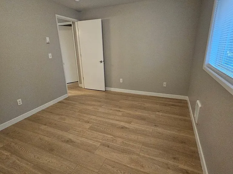 Sherman Oaks Apartments — Photo 23