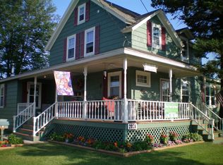 2021 Shore Dr, Marinette, WI 54143