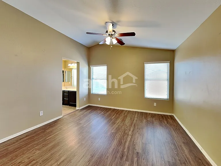 2324 S 238th Ln — Photo 8