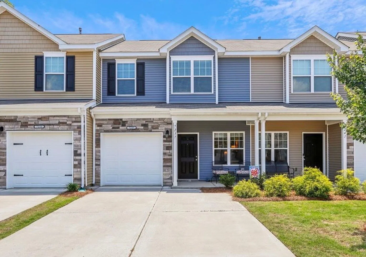 Coming Soon!! 2bed/3bath Townhome — Photo 3