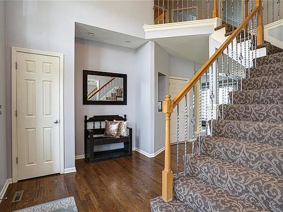 3rd image of 1029 NE Serenity Ln