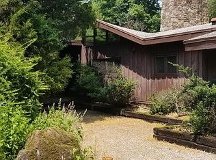 226 S Sugan Rd, New Hope, PA 18938