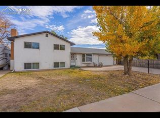 12 Meadowbrook Dr, Pueblo, CO 81001