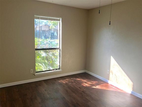 3rd image of 941 Longhorn Dr