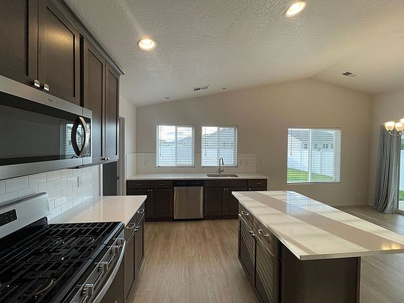 3rd image of 4013 W Belgrave Way