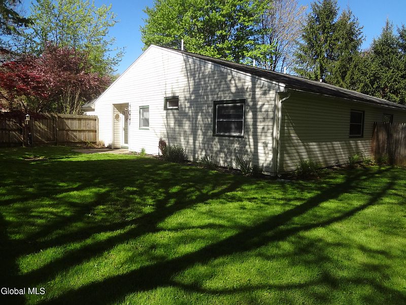 3rd image of 21A Woodcliffe Drive