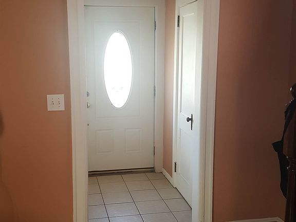 4th image of 48 Lincoln St