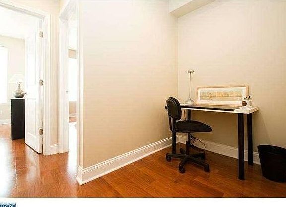 4th image of 1504 Fairmount Ave #C