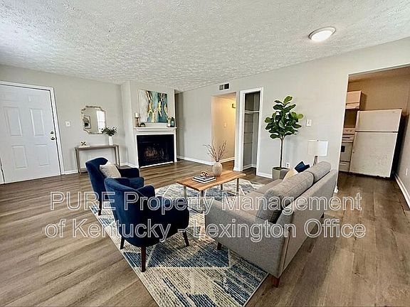 3rd image of 3772 Camelot Dr Unit 1