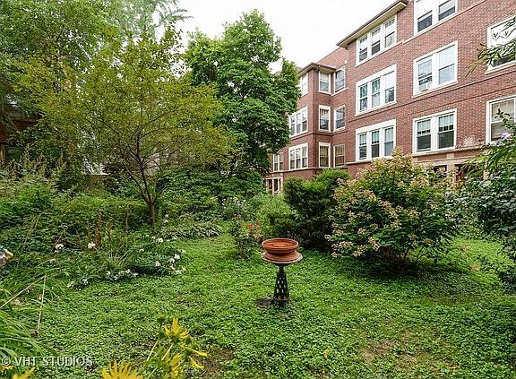 3rd image of 1419 W Greenleaf Ave APT 3S