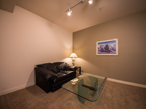 3rd image of 300 110th Ave NE APT 315